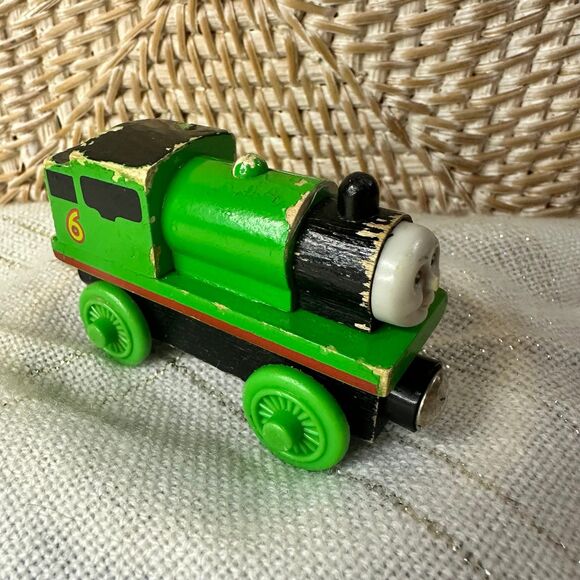 Thomas and Friends Percy Wooden Railway - Picture 3 of 7